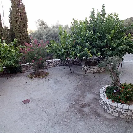 Evgenia Lefkada * Yénion